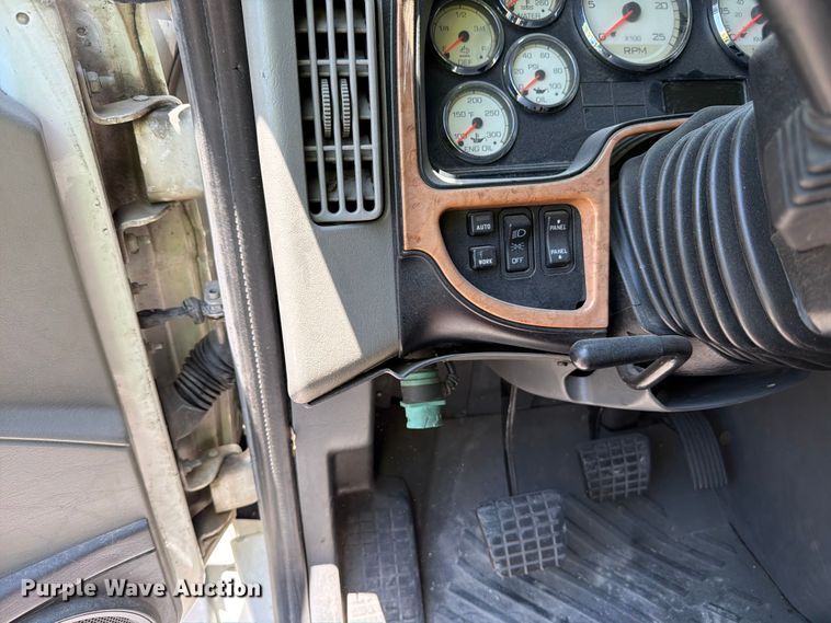 image for item YA1395 2016 International ProStar Plus semi truck