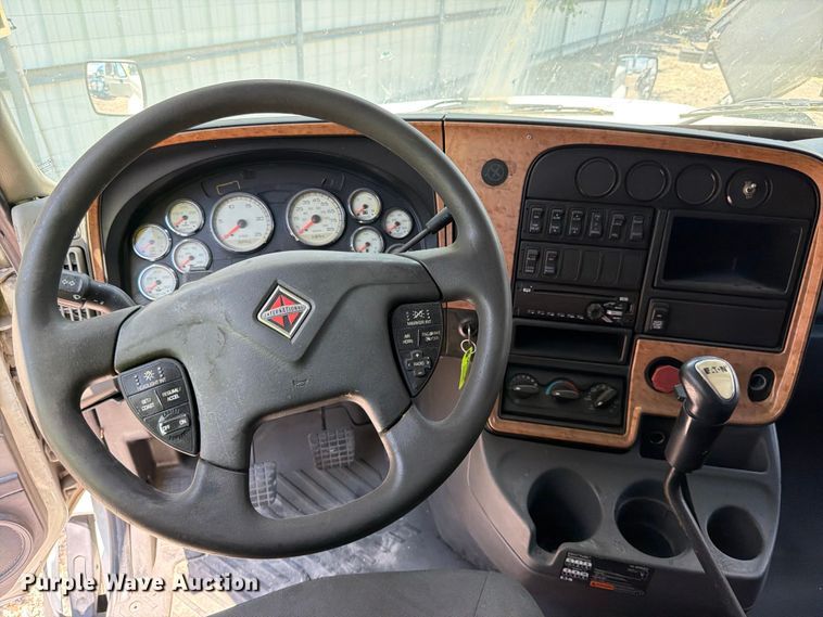 image for item YA1395 2016 International ProStar Plus semi truck