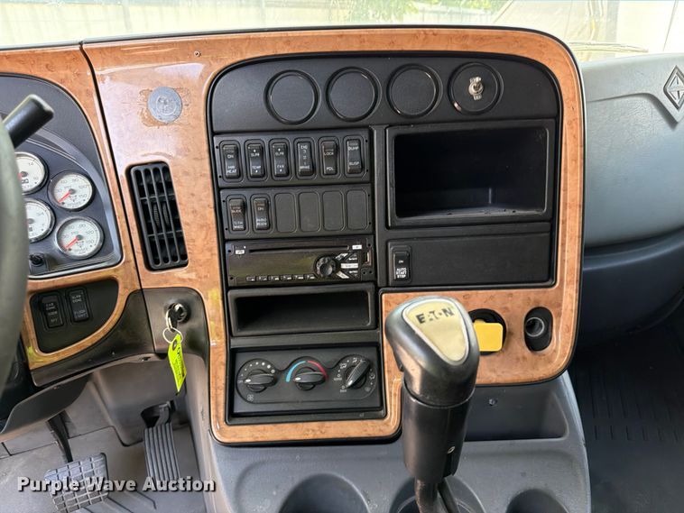 image for item YA1395 2016 International ProStar Plus semi truck