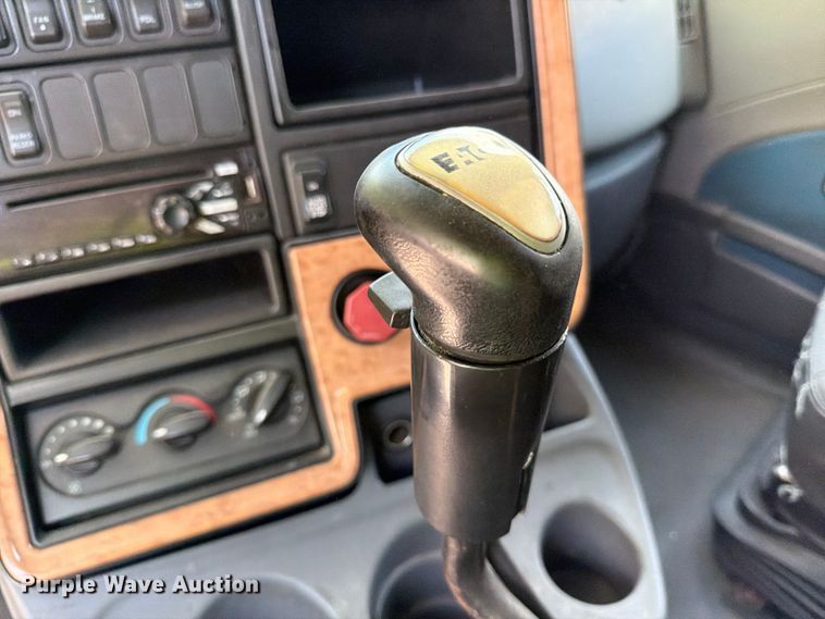 image for item YA1395 2016 International ProStar Plus semi truck