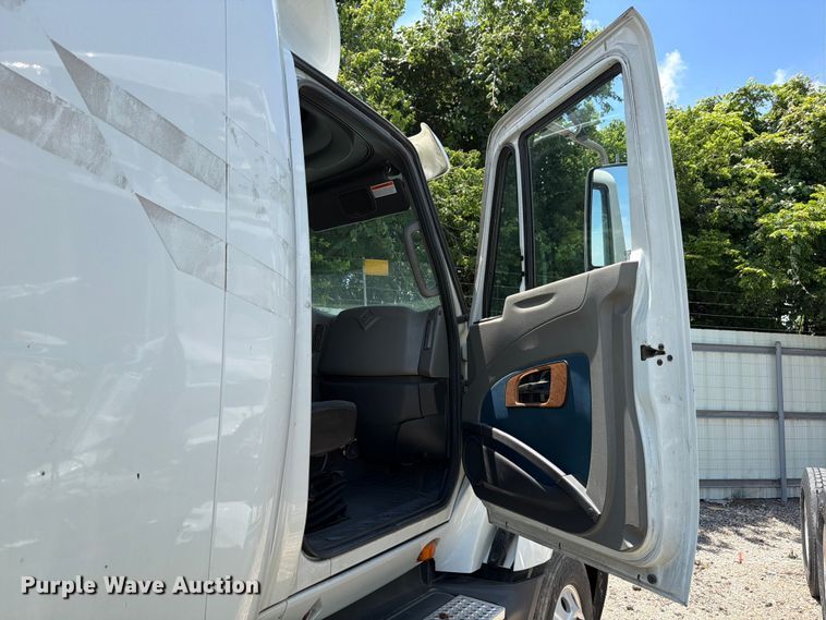 image for item YA1395 2016 International ProStar Plus semi truck