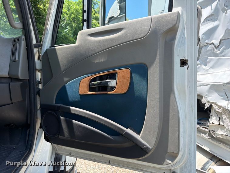 image for item YA1395 2016 International ProStar Plus semi truck