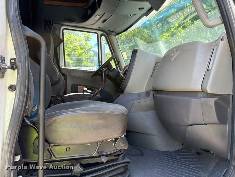 image for item YA1395 2016 International ProStar Plus semi truck