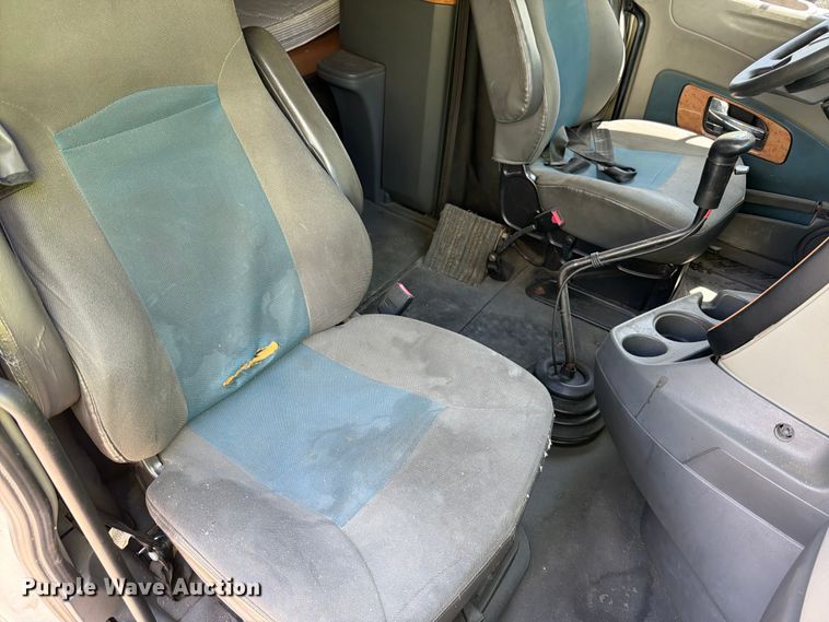 image for item YA1395 2016 International ProStar Plus semi truck