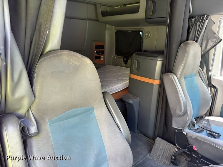 image for item YA1395 2016 International ProStar Plus semi truck
