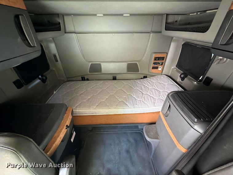 image for item YA1395 2016 International ProStar Plus semi truck
