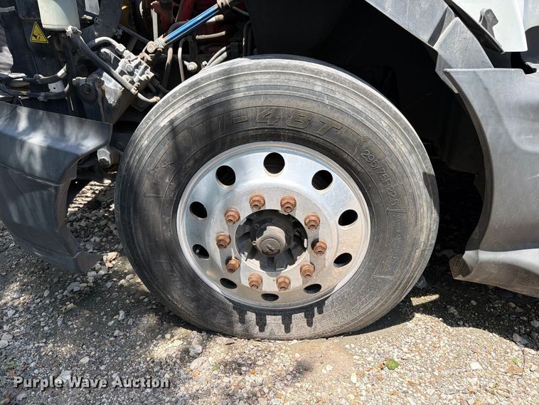 image for item YA1395 2016 International ProStar Plus semi truck