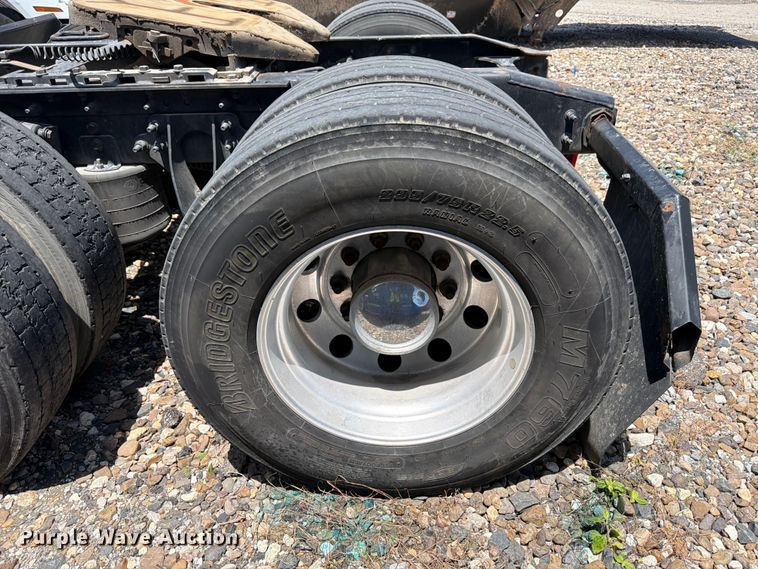 image for item YA1395 2016 International ProStar Plus semi truck