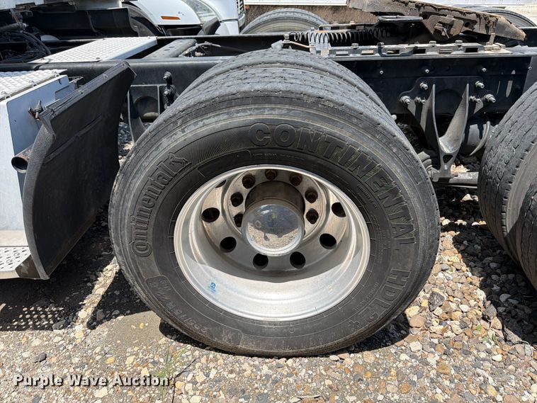 image for item YA1395 2016 International ProStar Plus semi truck