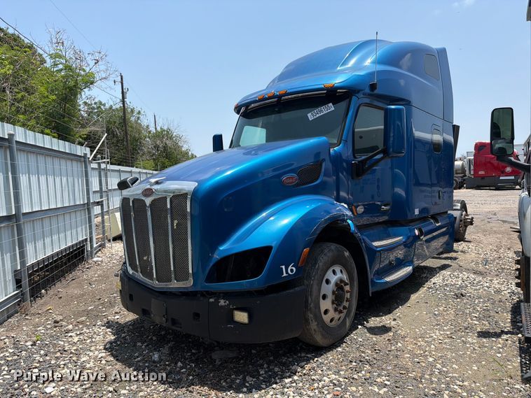 image for item YA1605 2019 Peterbilt 579 semi truck