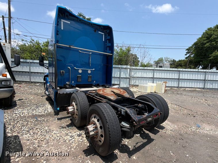 image for item YA1605 2019 Peterbilt 579 semi truck
