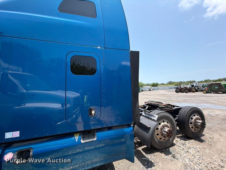 image for item YA1605 2019 Peterbilt 579 semi truck