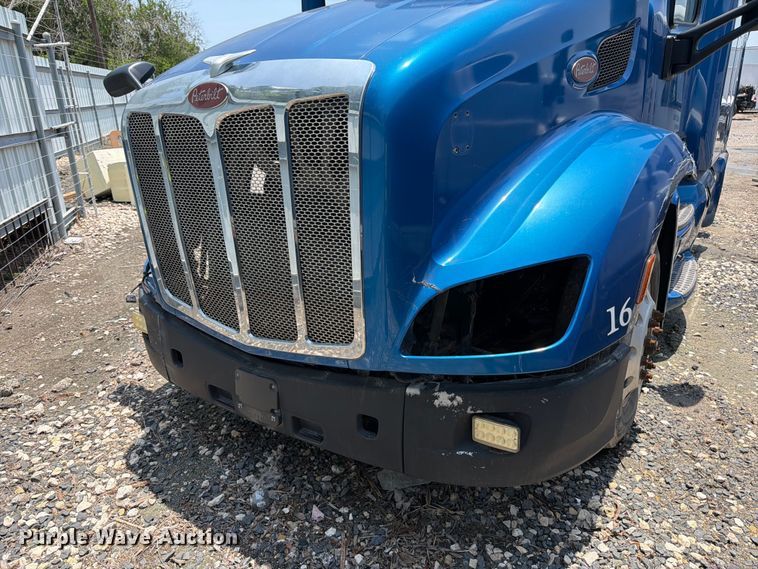 image for item YA1605 2019 Peterbilt 579 semi truck