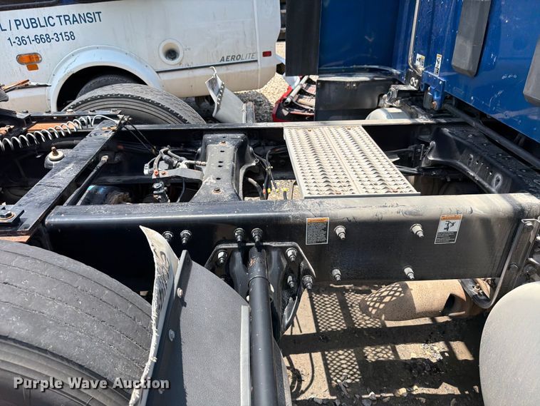 image for item YA1605 2019 Peterbilt 579 semi truck