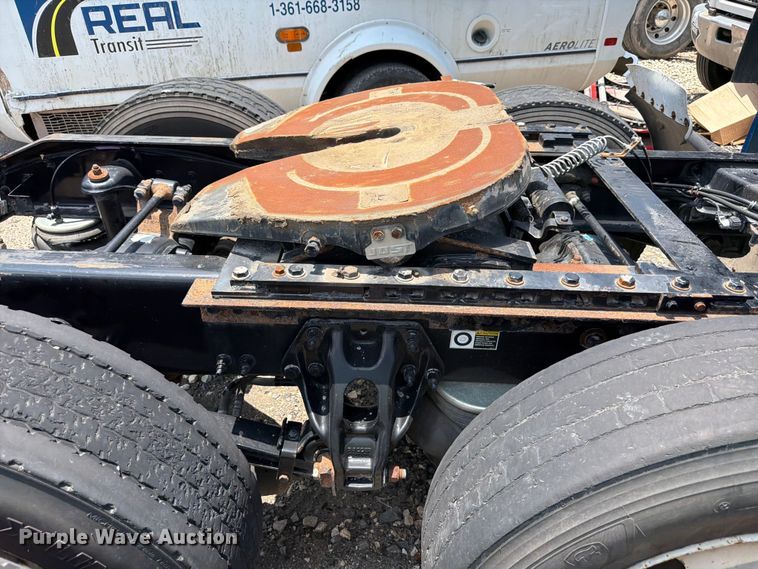 image for item YA1605 2019 Peterbilt 579 semi truck