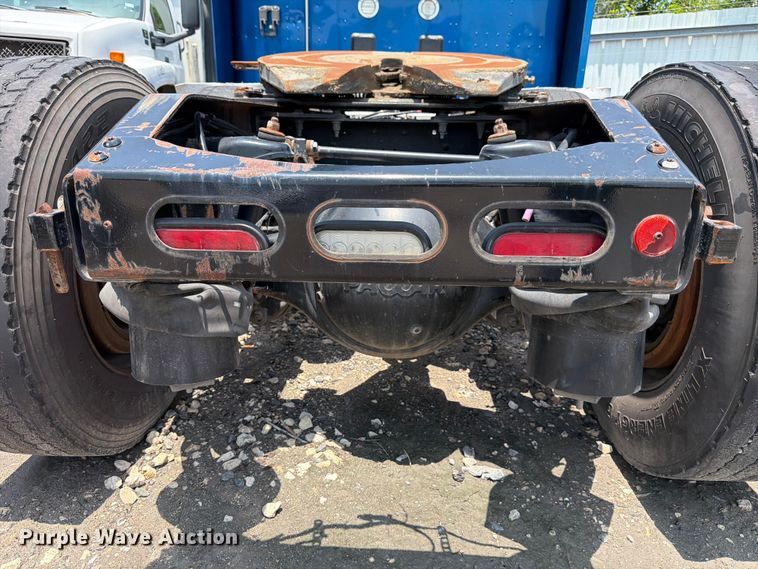 image for item YA1605 2019 Peterbilt 579 semi truck