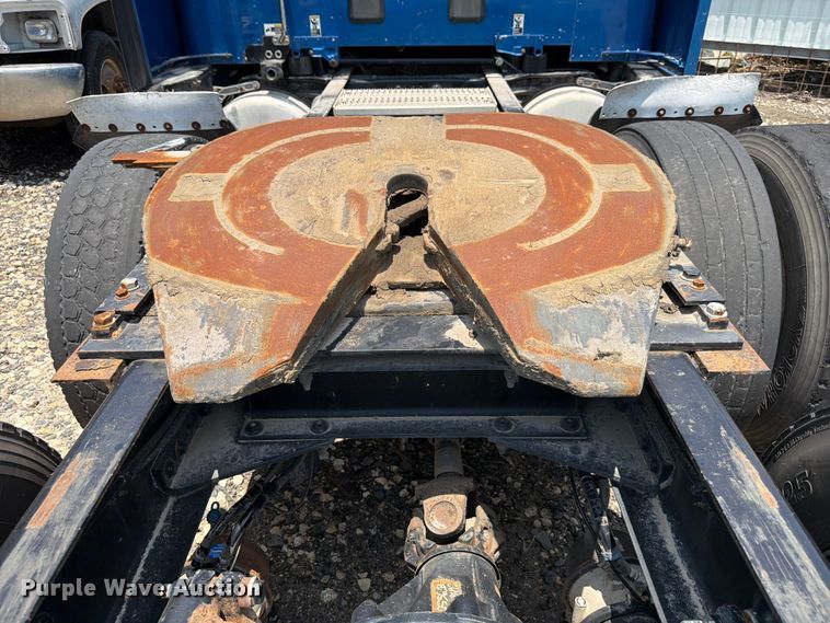 image for item YA1605 2019 Peterbilt 579 semi truck