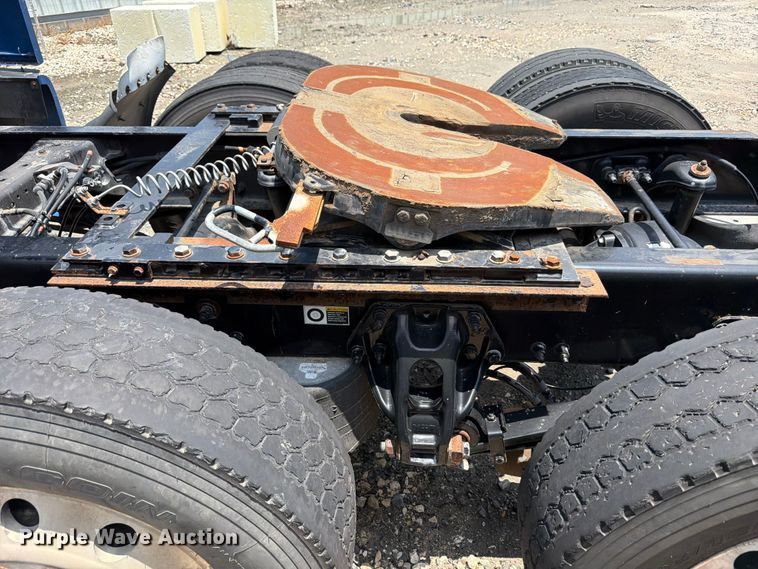 image for item YA1605 2019 Peterbilt 579 semi truck