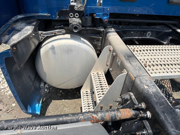 image for item YA1605 2019 Peterbilt 579 semi truck