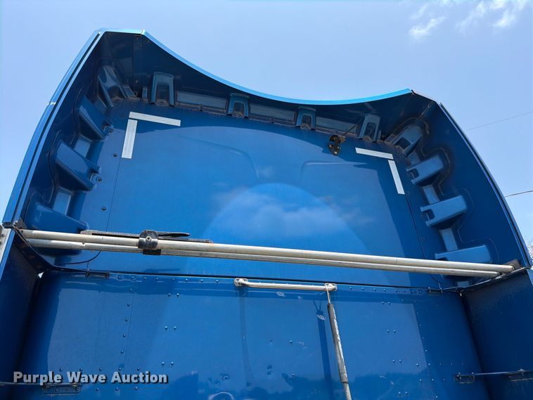 image for item YA1605 2019 Peterbilt 579 semi truck