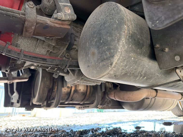 image for item YA1605 2019 Peterbilt 579 semi truck