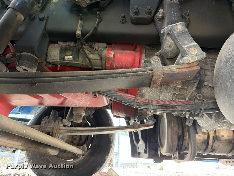 image for item YA1605 2019 Peterbilt 579 semi truck