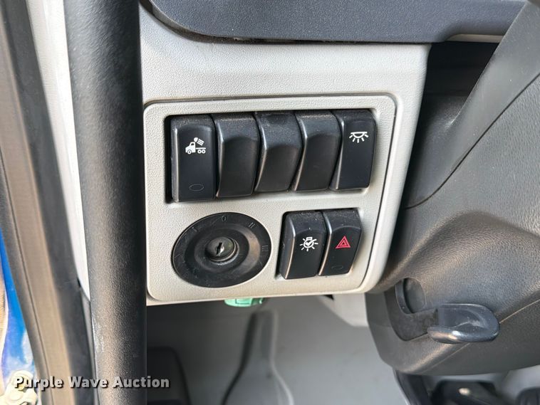 image for item YA1605 2019 Peterbilt 579 semi truck