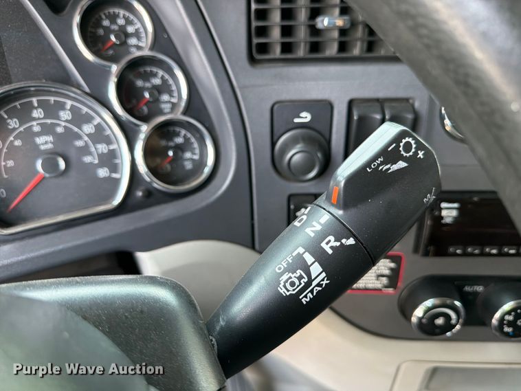 image for item YA1605 2019 Peterbilt 579 semi truck