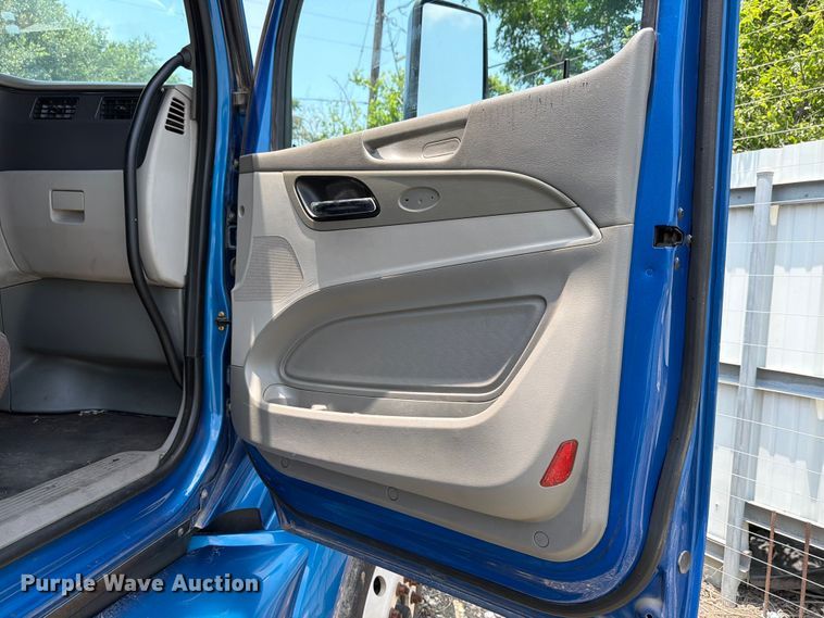 image for item YA1605 2019 Peterbilt 579 semi truck