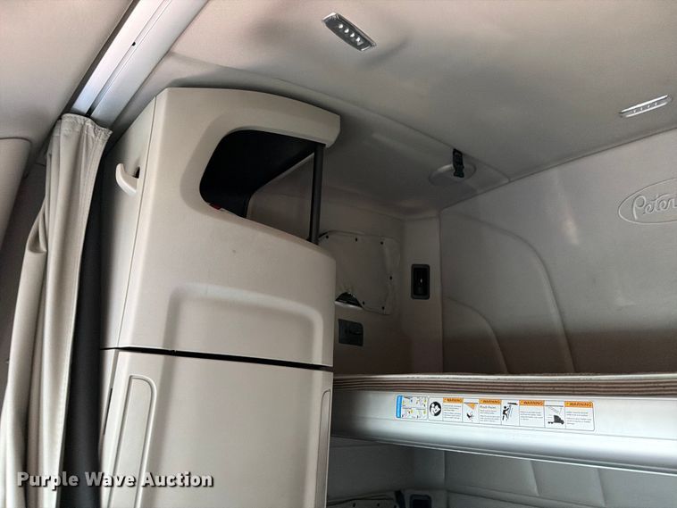 image for item YA1605 2019 Peterbilt 579 semi truck