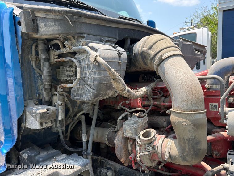 image for item YA1605 2019 Peterbilt 579 semi truck