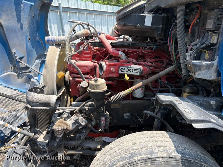 image for item YA1605 2019 Peterbilt 579 semi truck