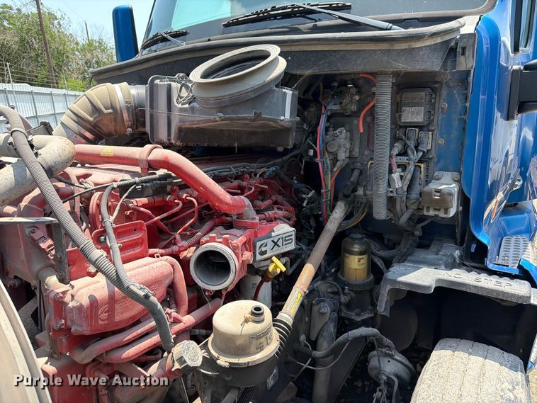 image for item YA1605 2019 Peterbilt 579 semi truck