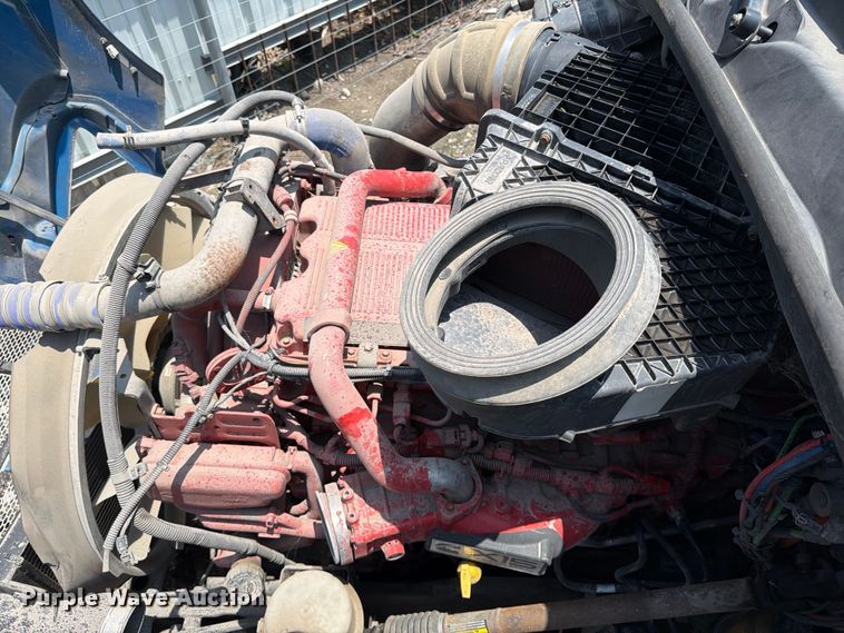 image for item YA1605 2019 Peterbilt 579 semi truck