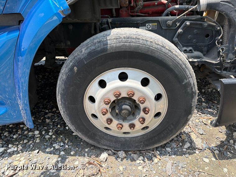 image for item YA1605 2019 Peterbilt 579 semi truck