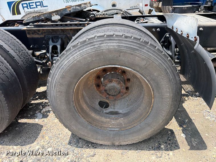 image for item YA1605 2019 Peterbilt 579 semi truck