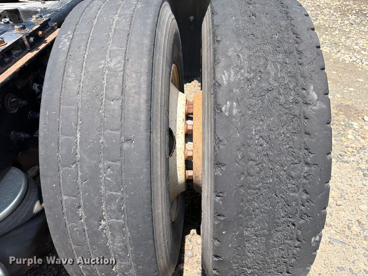 image for item YA1605 2019 Peterbilt 579 semi truck