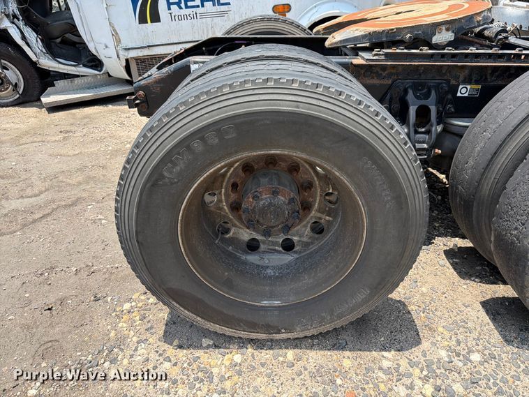 image for item YA1605 2019 Peterbilt 579 semi truck