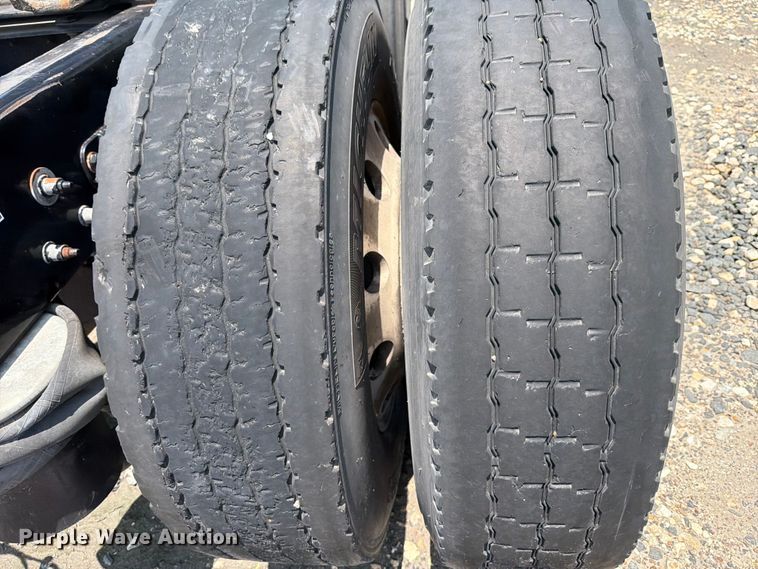 image for item YA1605 2019 Peterbilt 579 semi truck