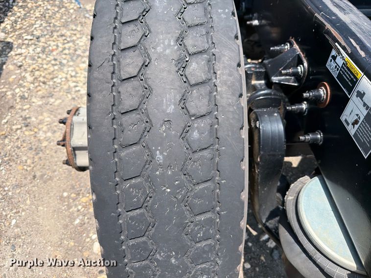image for item YA1605 2019 Peterbilt 579 semi truck