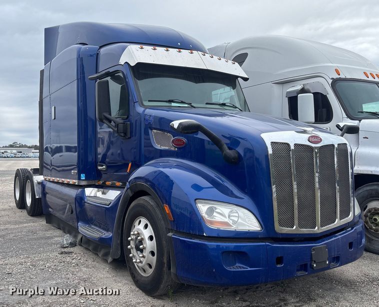 image for item YA1626 2019 Peterbilt 579 semi truck