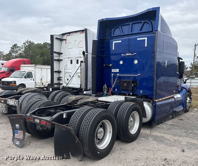 image for item YA1626 2019 Peterbilt 579 semi truck