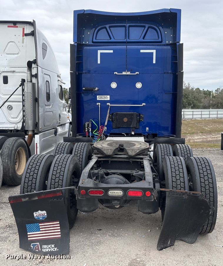 image for item YA1626 2019 Peterbilt 579 semi truck