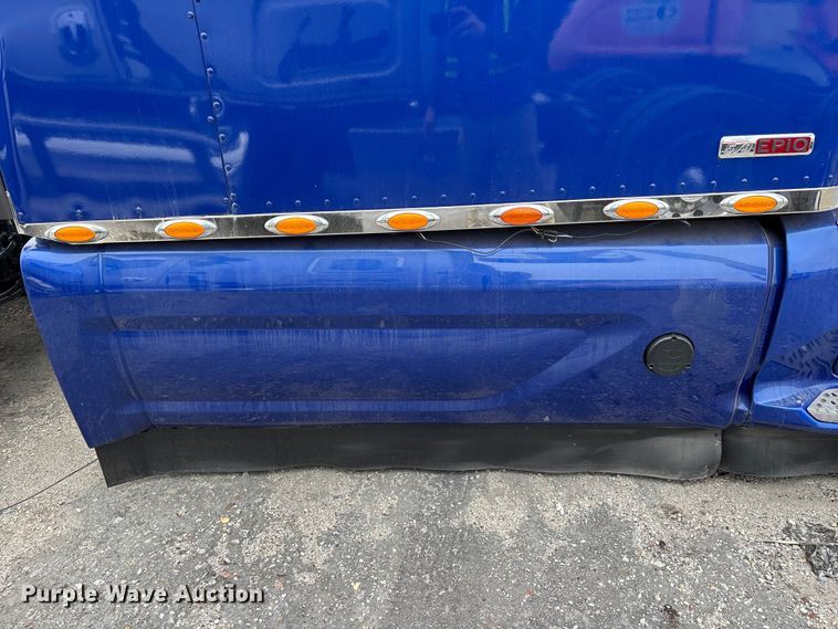 image for item YA1626 2019 Peterbilt 579 semi truck