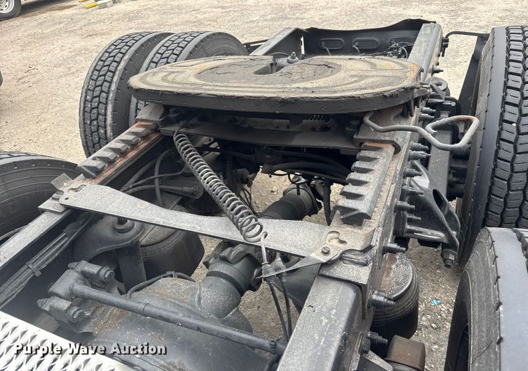image for item YA1626 2019 Peterbilt 579 semi truck