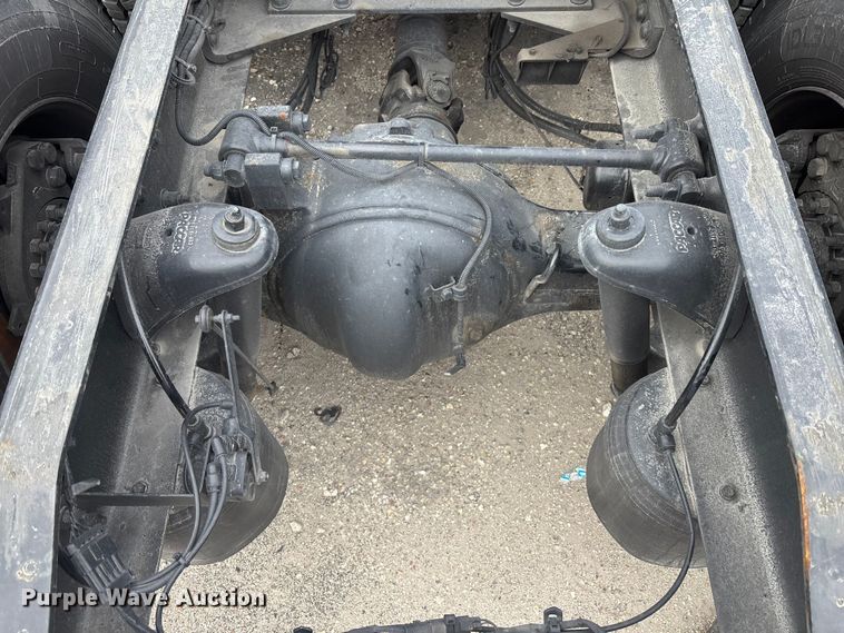 image for item YA1626 2019 Peterbilt 579 semi truck