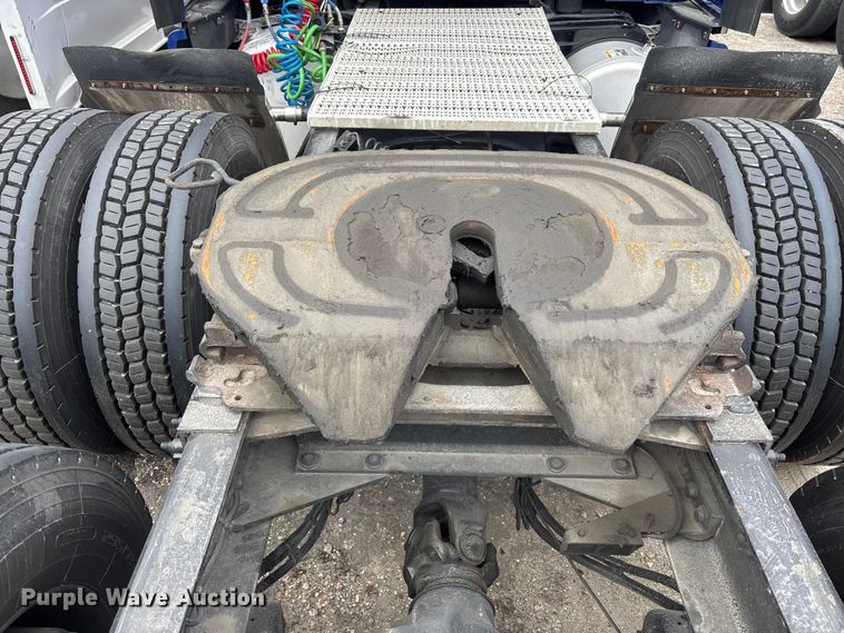 image for item YA1626 2019 Peterbilt 579 semi truck