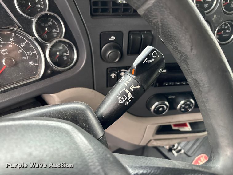 image for item YA1626 2019 Peterbilt 579 semi truck