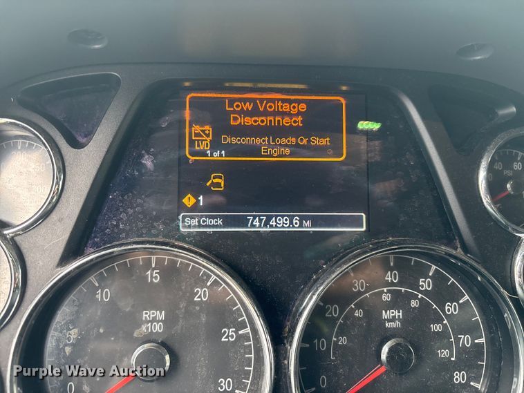 image for item YA1626 2019 Peterbilt 579 semi truck