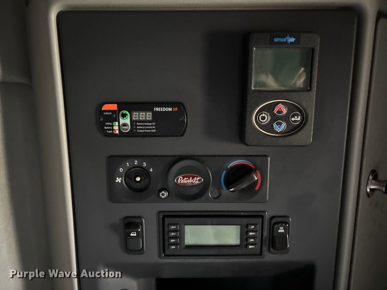 image for item YA1626 2019 Peterbilt 579 semi truck